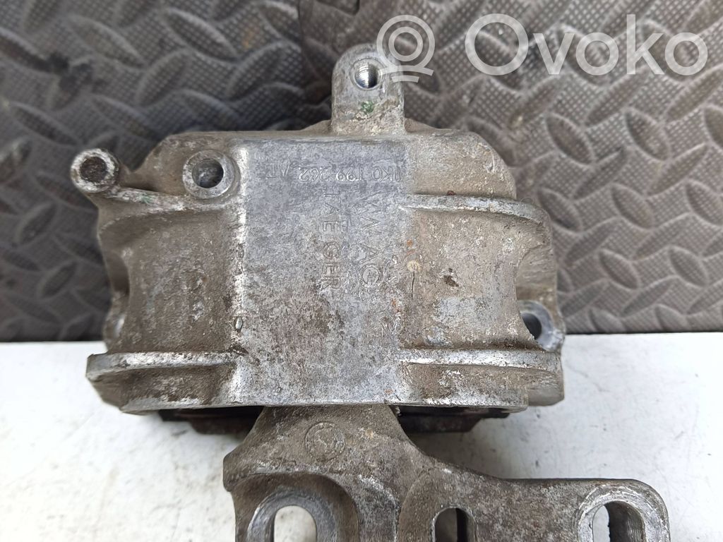 Volkswagen Golf V Engine mount bracket 