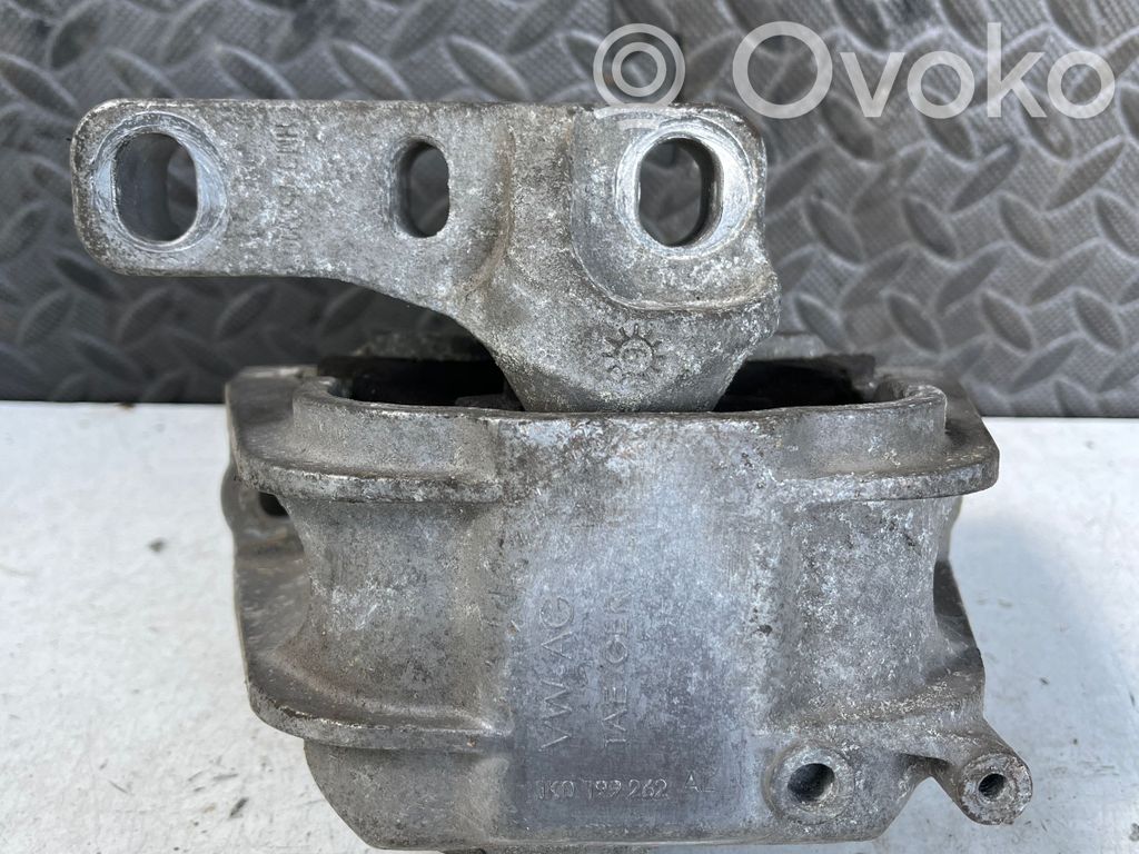 Volkswagen Golf V Engine mount bracket 
