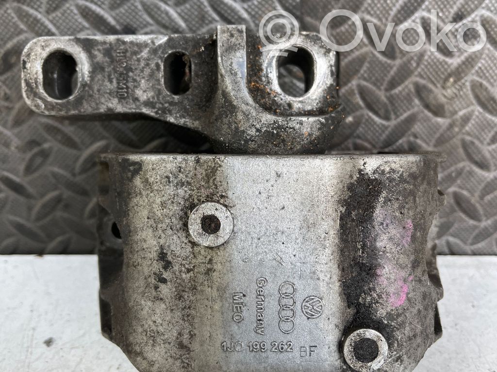 Volkswagen Golf IV Engine mount bracket 