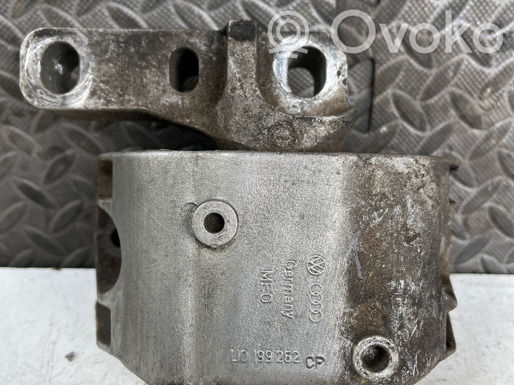 Volkswagen Golf IV Engine mount bracket 