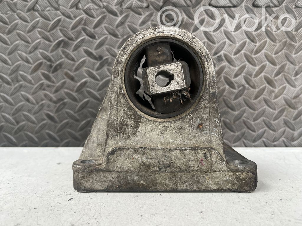 Volvo V70 Engine mounting bracket 