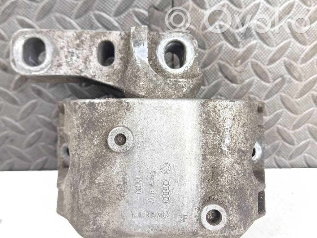 Skoda Octavia Mk2 (1Z) Engine mount bracket 