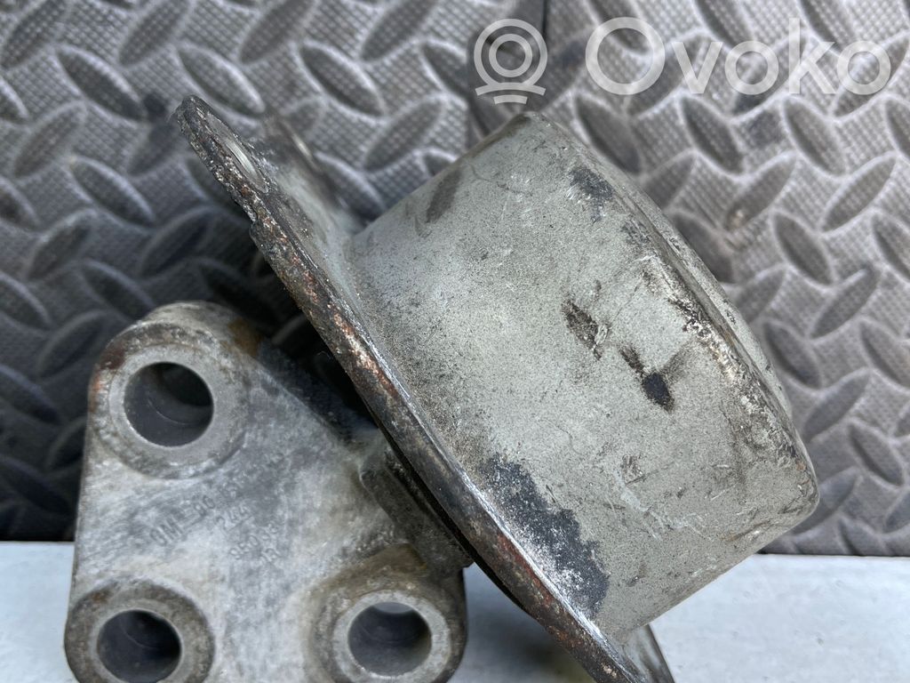 Opel Zafira A Engine mount bracket 