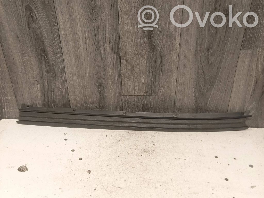 Jeep Grand Cherokee (WK) Windshield trim 