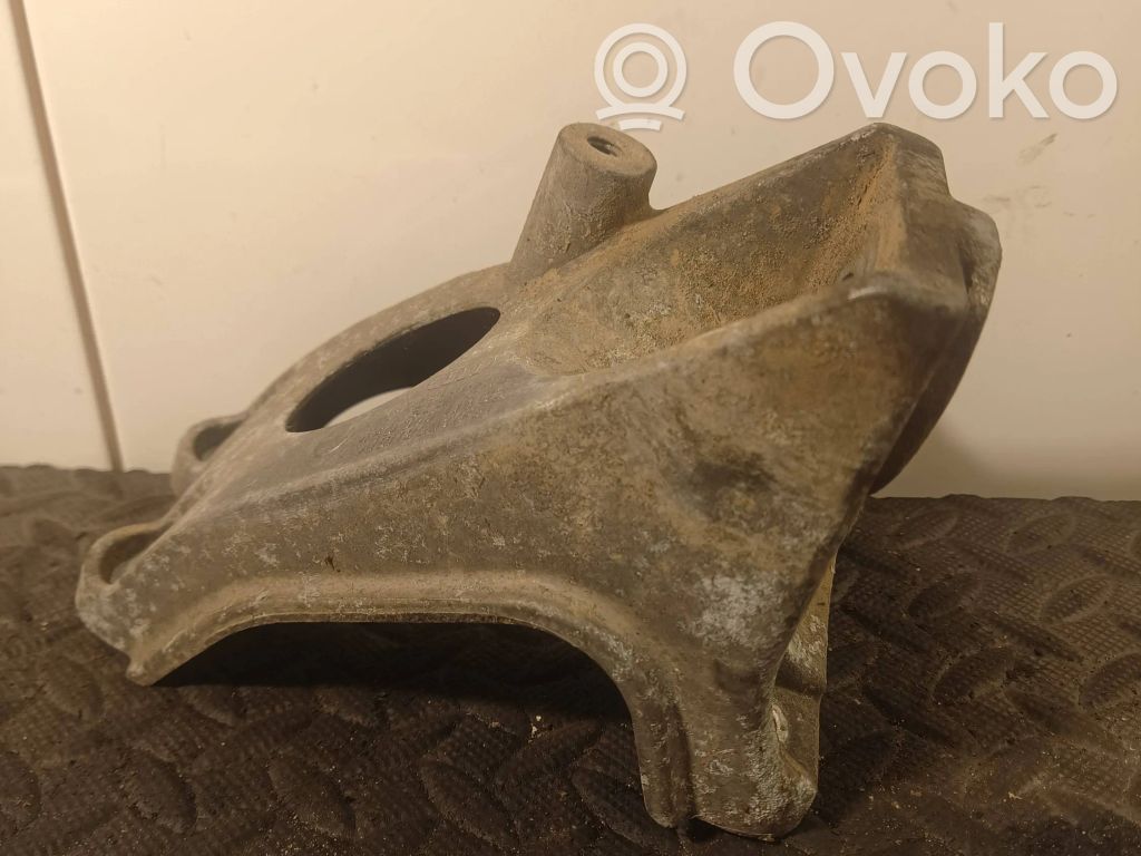 Audi A8 S8 D3 4E Vaihdelaatikon kannake 