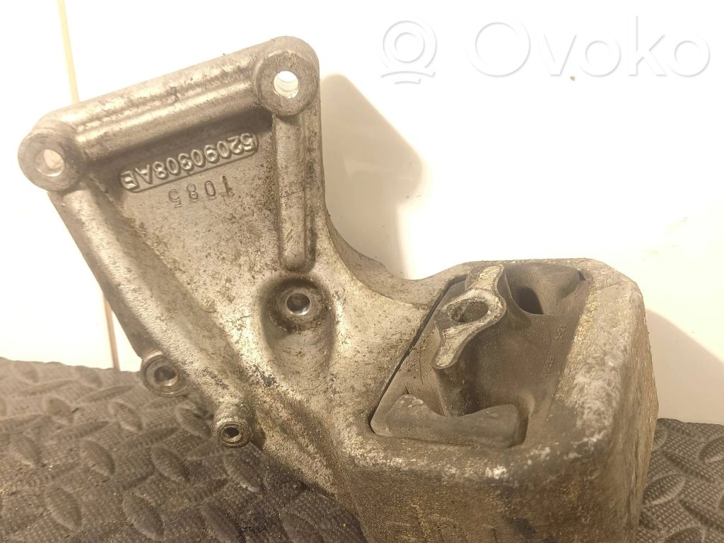 Jeep Grand Cherokee (WK) Engine mount bracket 