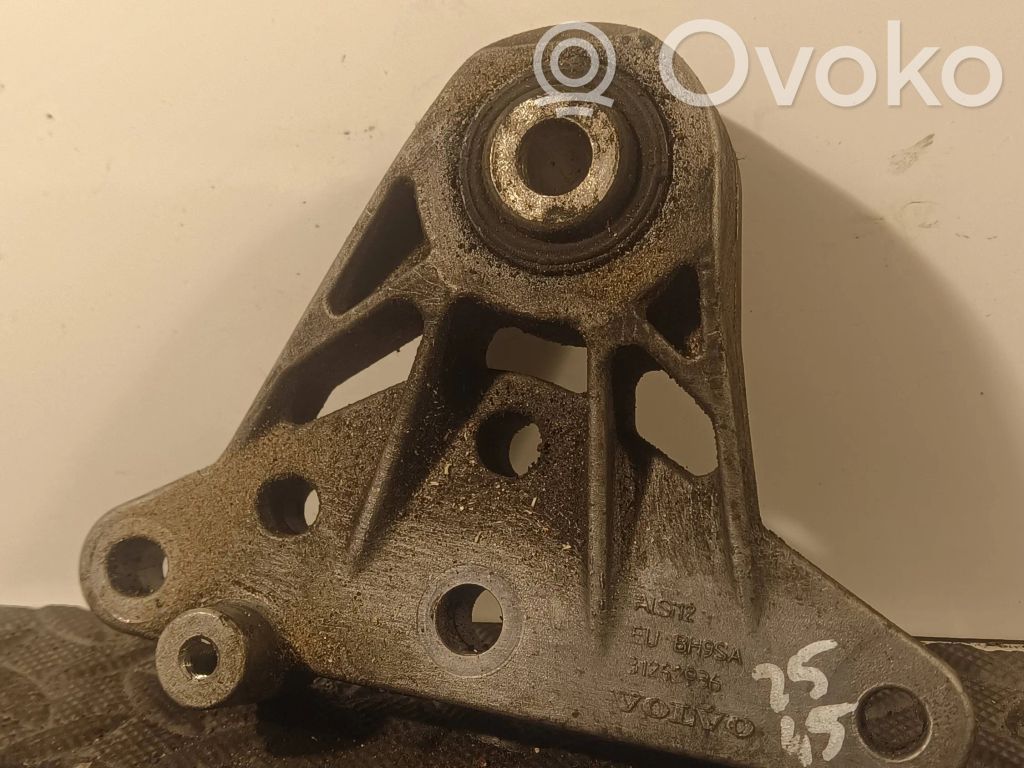 Volvo S60 Engine mounting bracket 