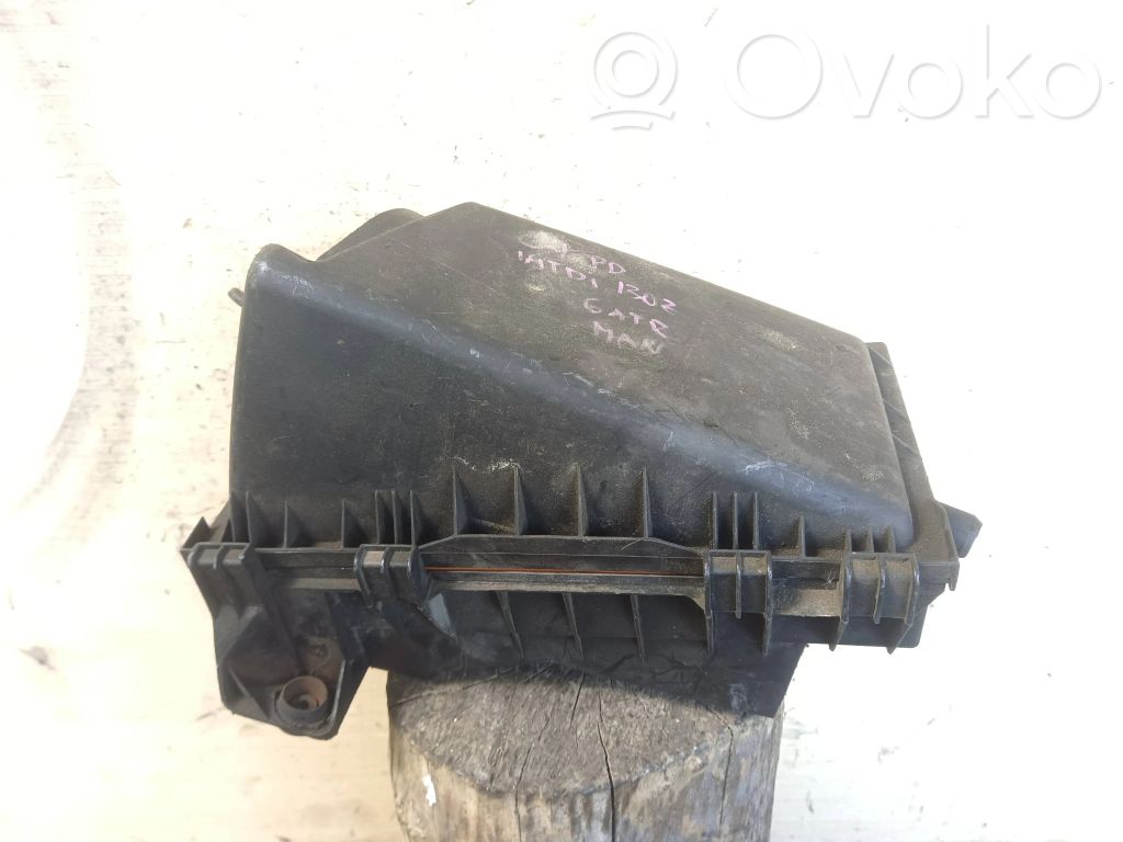 Audi A6 S6 C4 4A Air filter box 