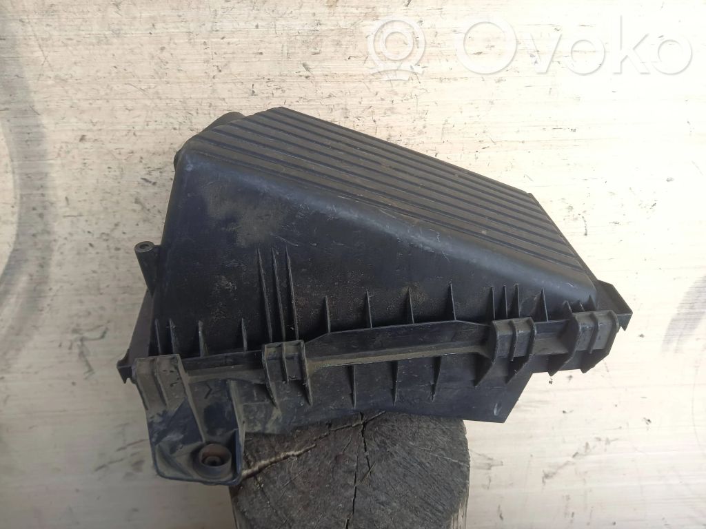 Volkswagen Golf IV Air filter box 