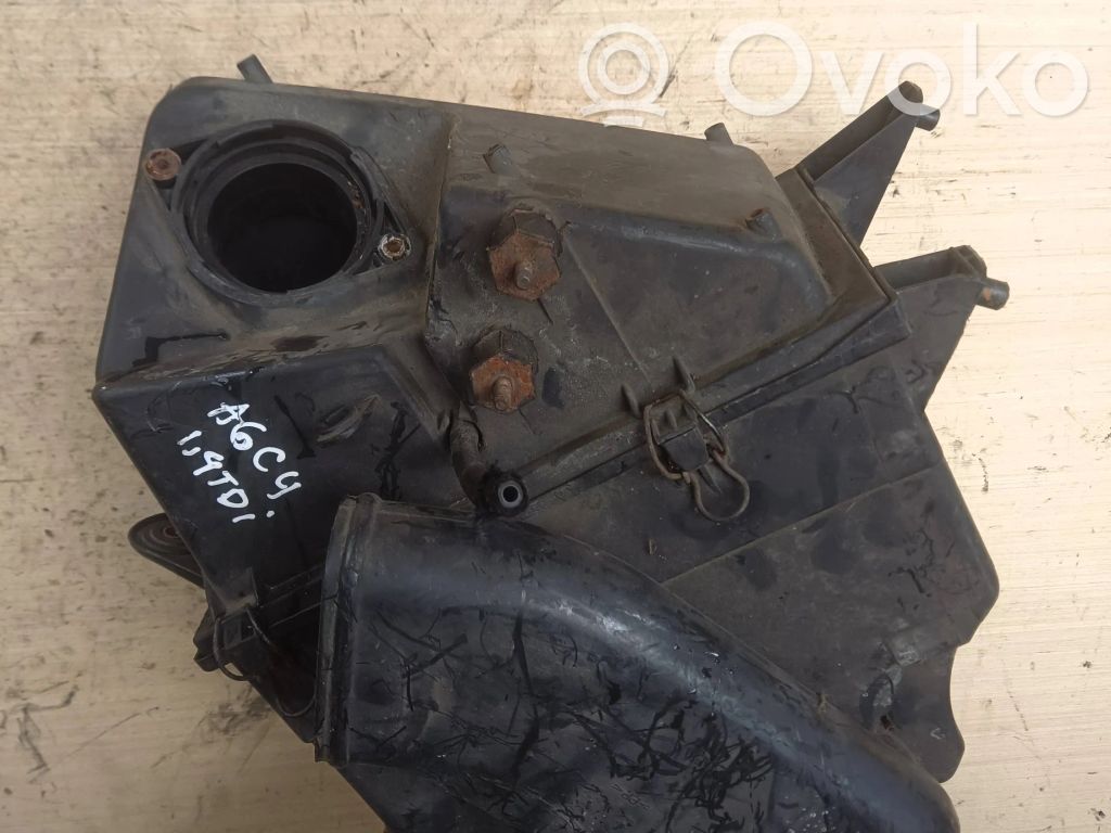 Audi A6 S6 C4 4A Air filter box 