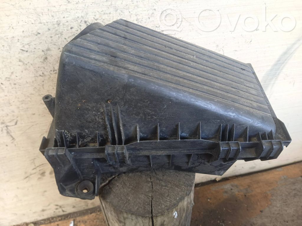 Volkswagen Golf IV Air filter box 