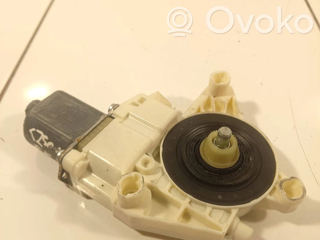 Mercedes-Benz C W204 Front door window regulator motor 
