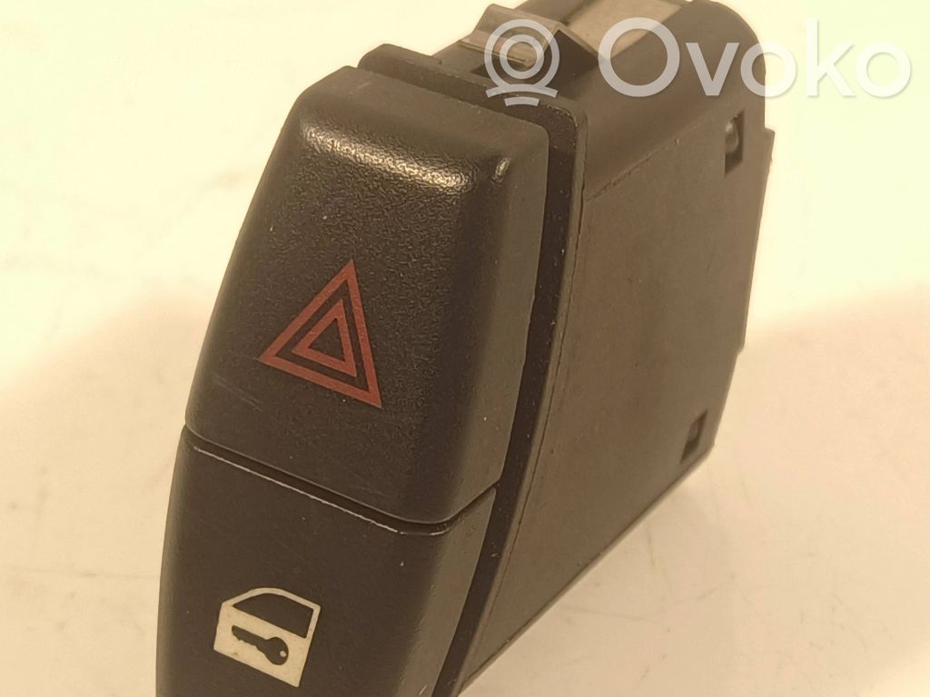 BMW 5 E60 E61 Hätävilkkujen kytkin 