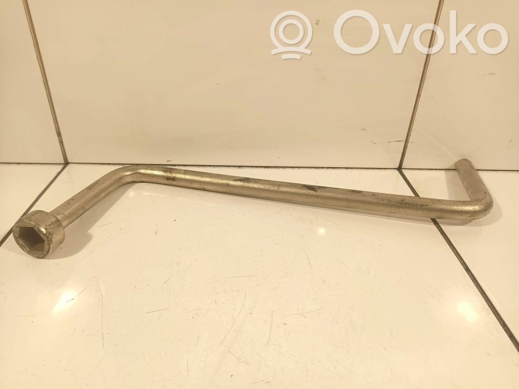 BMW 7 E65 E66 Wheel nut wrench 