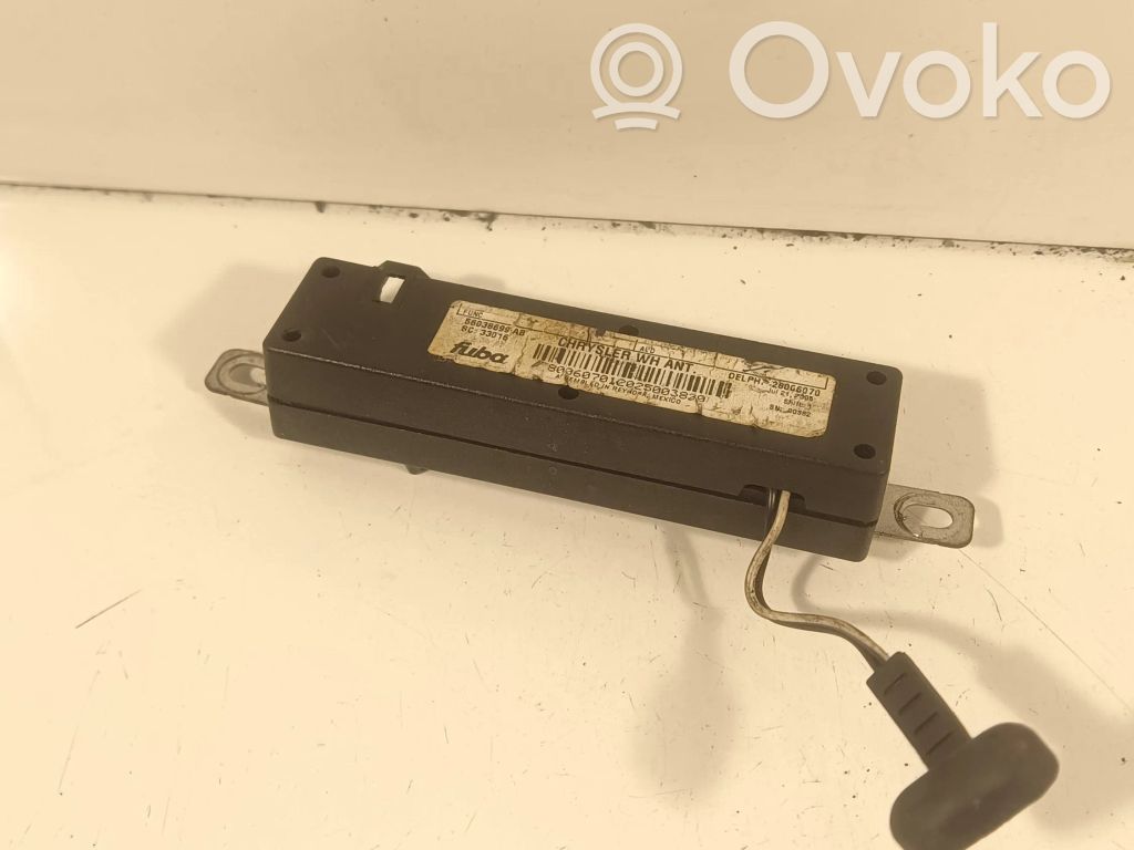 Jeep Grand Cherokee (WK) Aerial antenna amplifier 