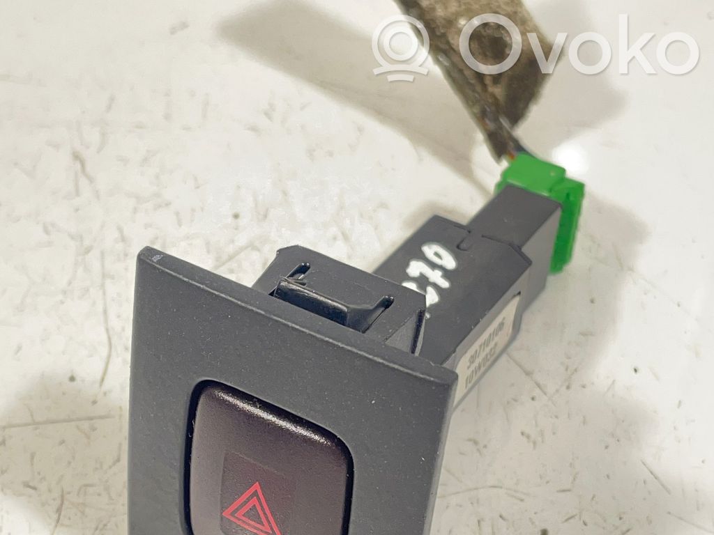 Hazard light switch   30710106,10W032