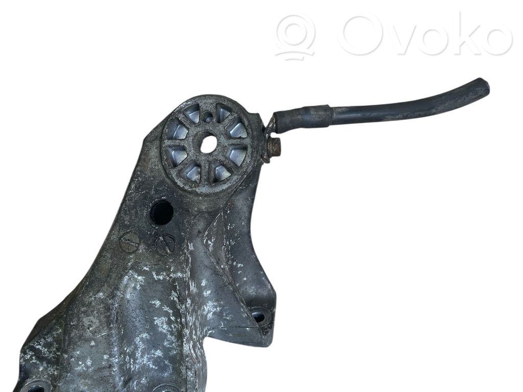 Audi Q7 4L Engine mounting bracket 