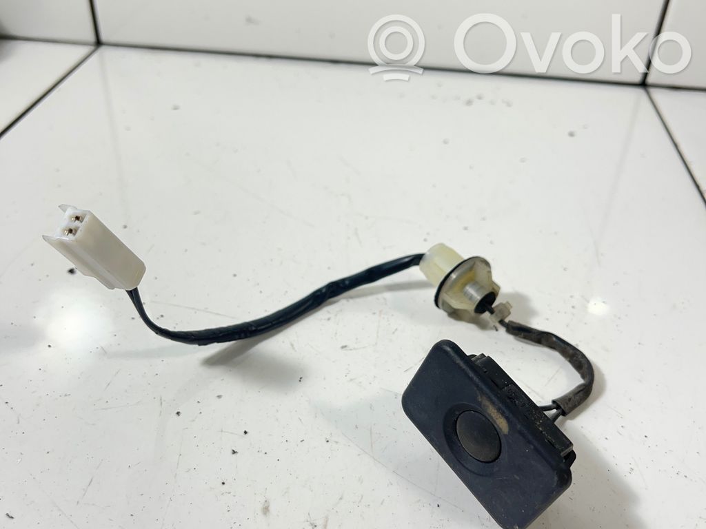 Interruptor para abrir la puerta trasera   GS2A676S0