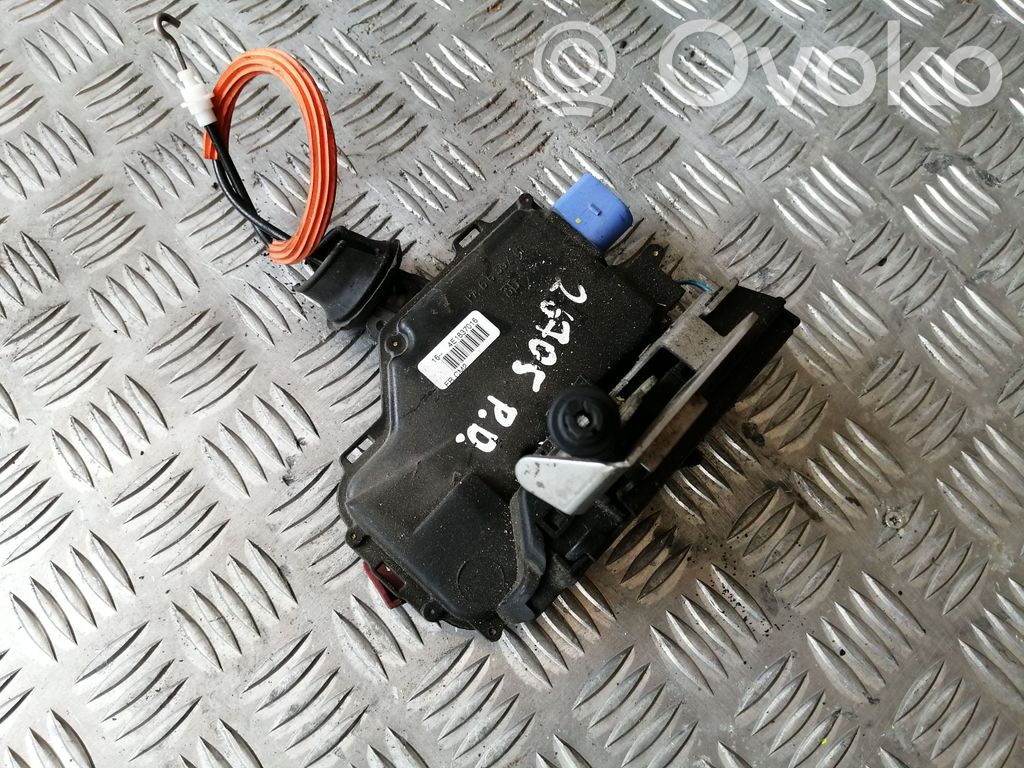 Front door lock   4E1837016