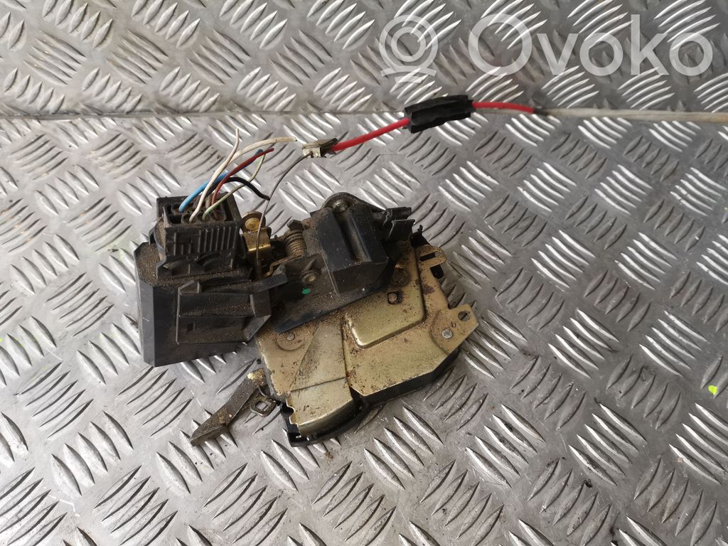 BMW 5 E34 Priekšpusē slēdzene 