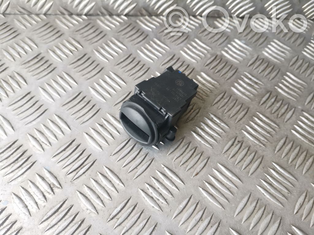 BMW 5 E60 E61 Užvedimo spynelė 
