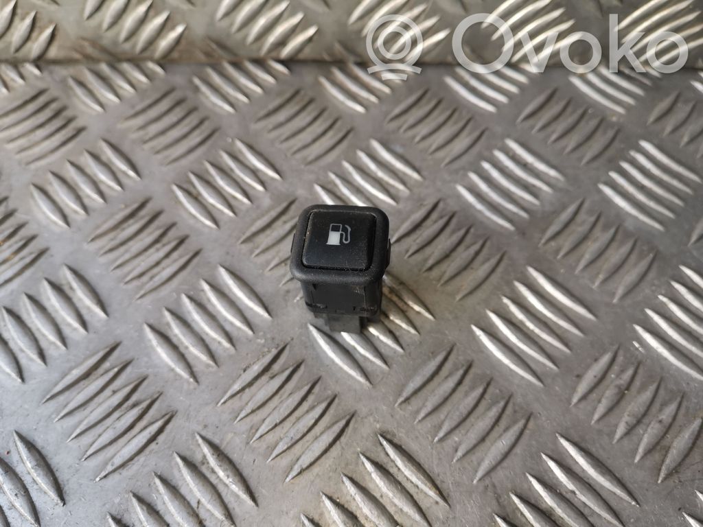 Volkswagen Golf IV Interruttore apertura sportello carburante 