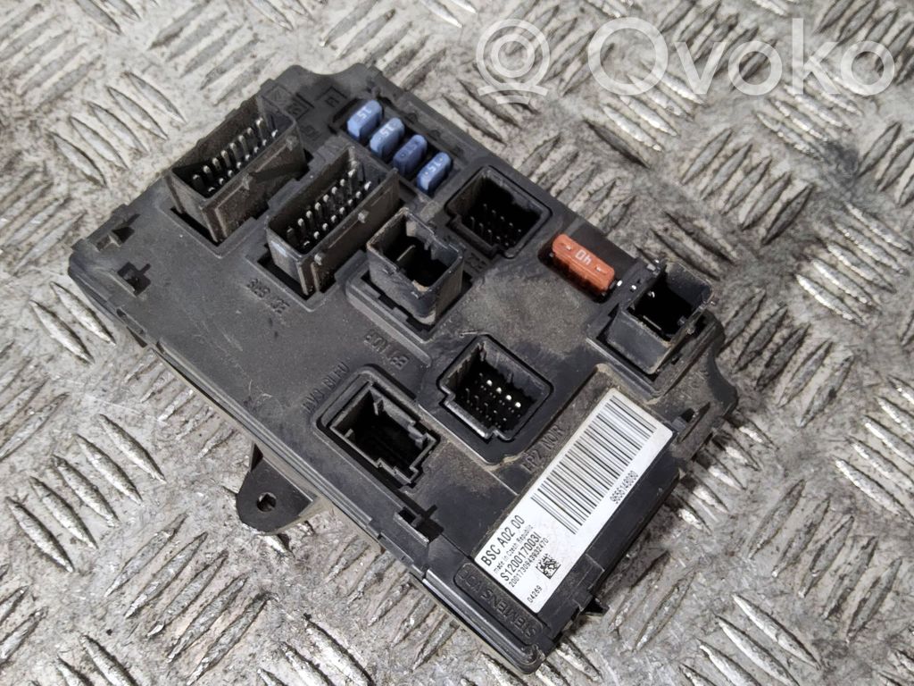 Peugeot 407 Fuse module 
