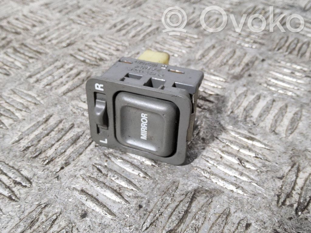 Honda CR-V Wing mirror switch 
