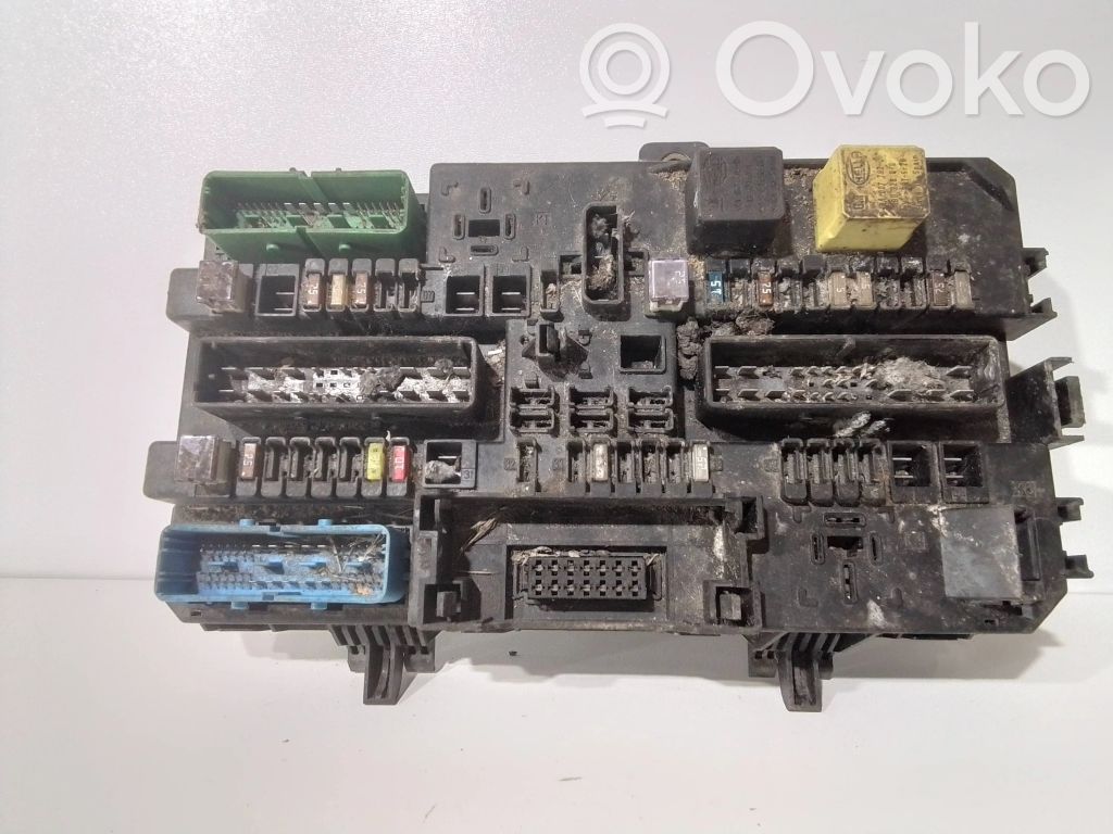 Opel Astra H Fuse module 