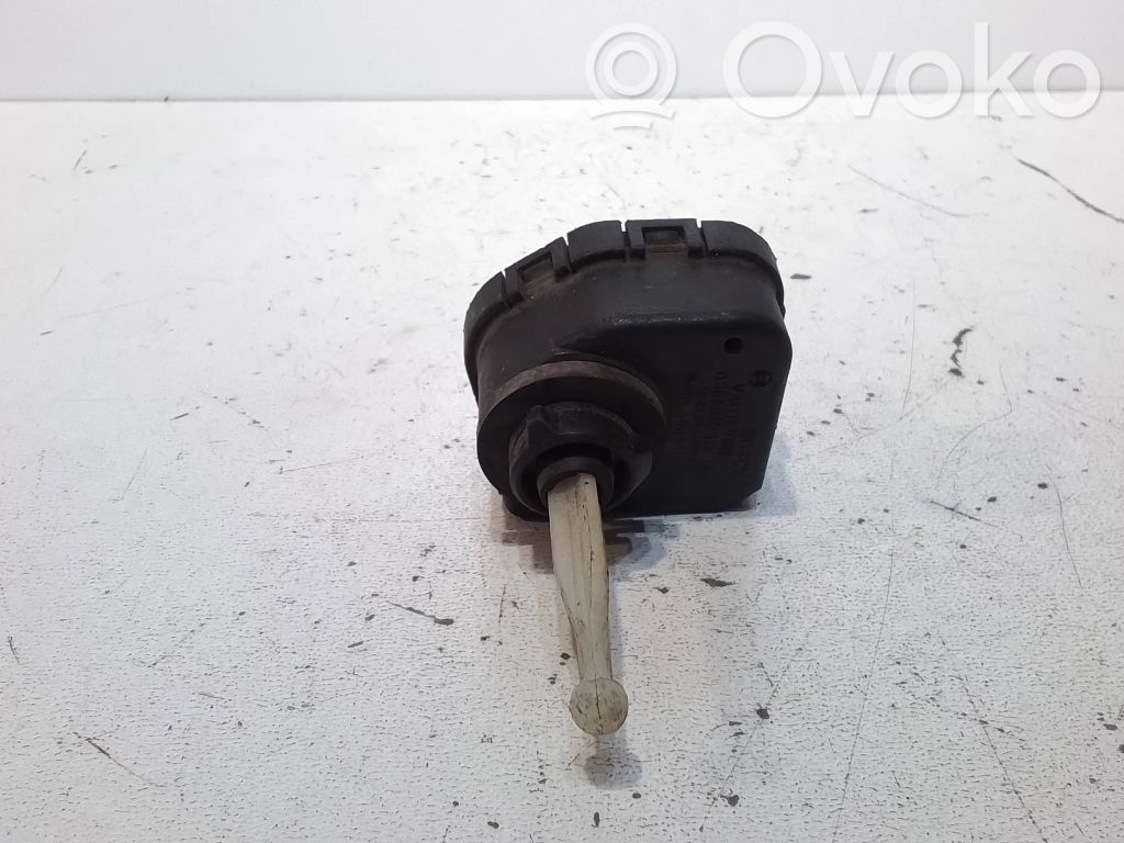Audi A4 S4 B5 8D Headlight level adjustment motor 