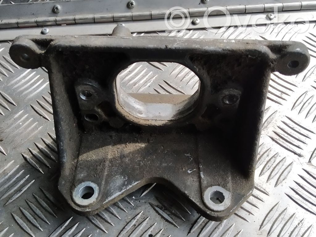 Opel Movano A Engine mounting bracket 