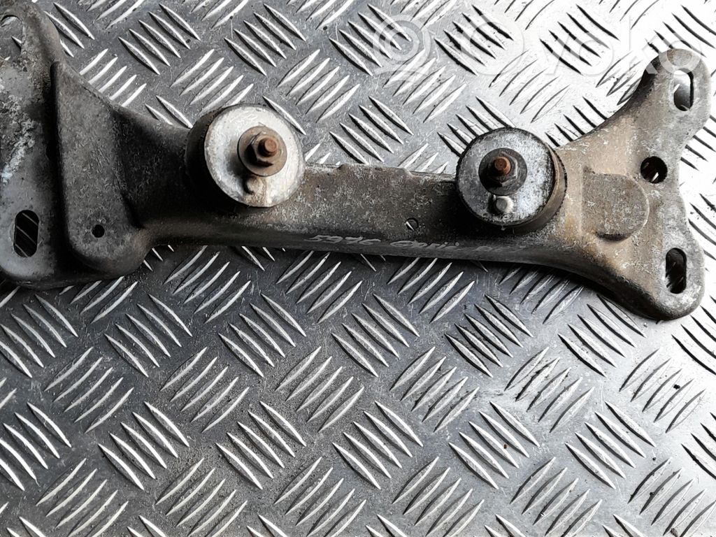 Gearbox mounting bracket   6757102