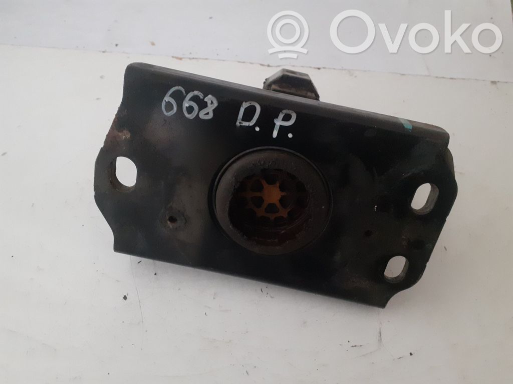 Nissan Primastar Engine mount bracket 