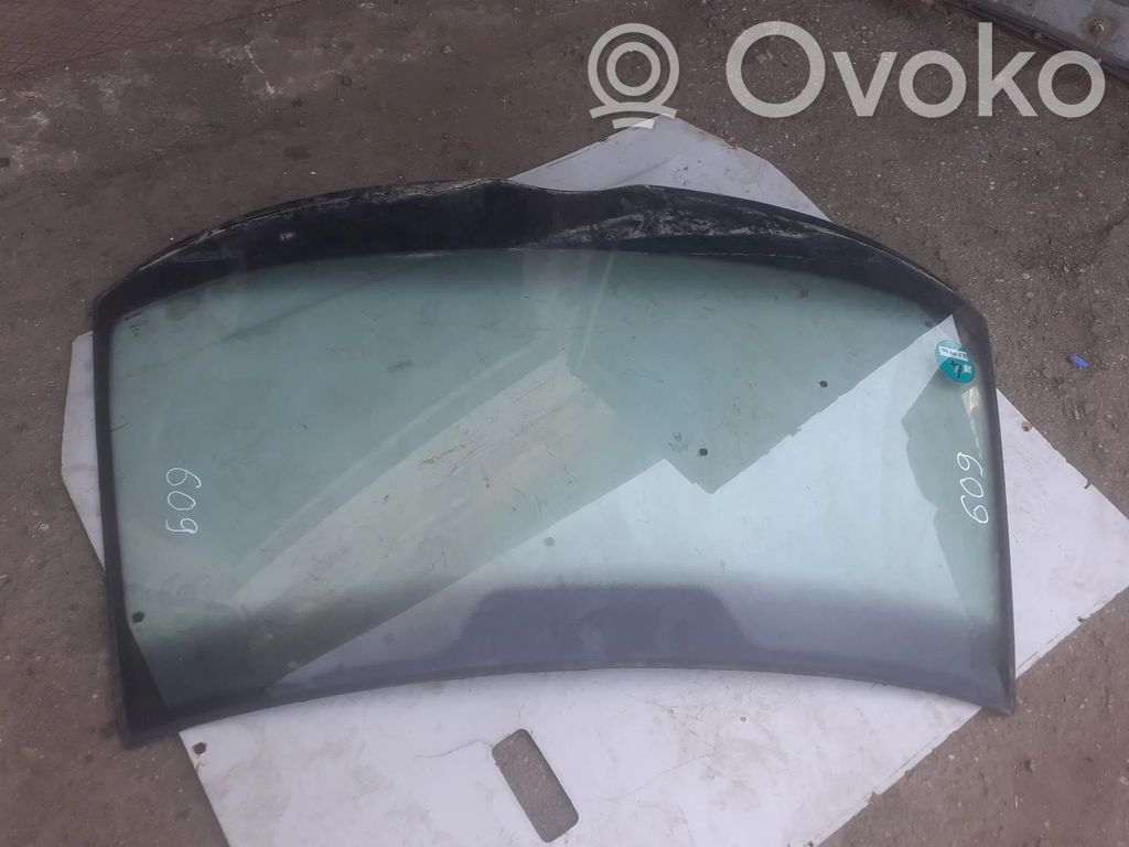 Mercedes-Benz E W210 Priekšējā loga stikls 