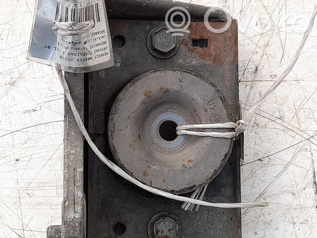 Engine mount bracket   8200107258,8200304198