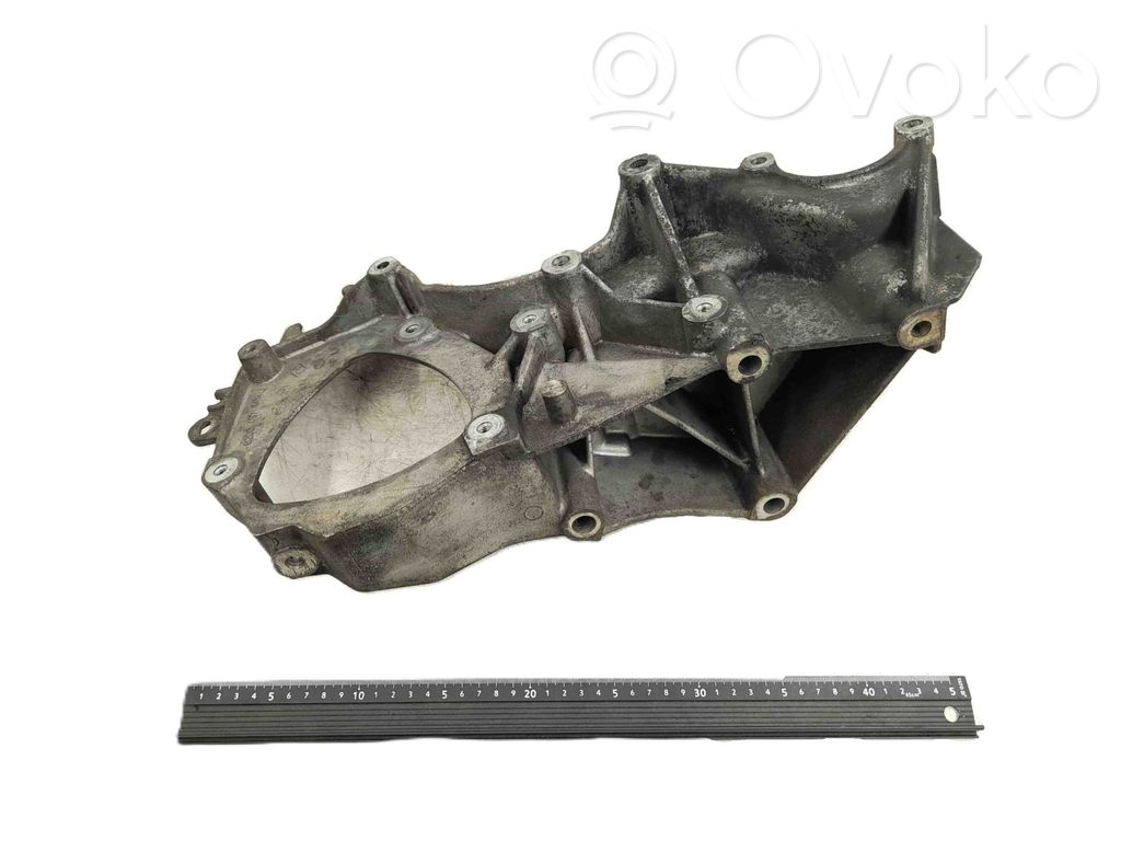 Opel Vivaro Generator/alternator bracket 