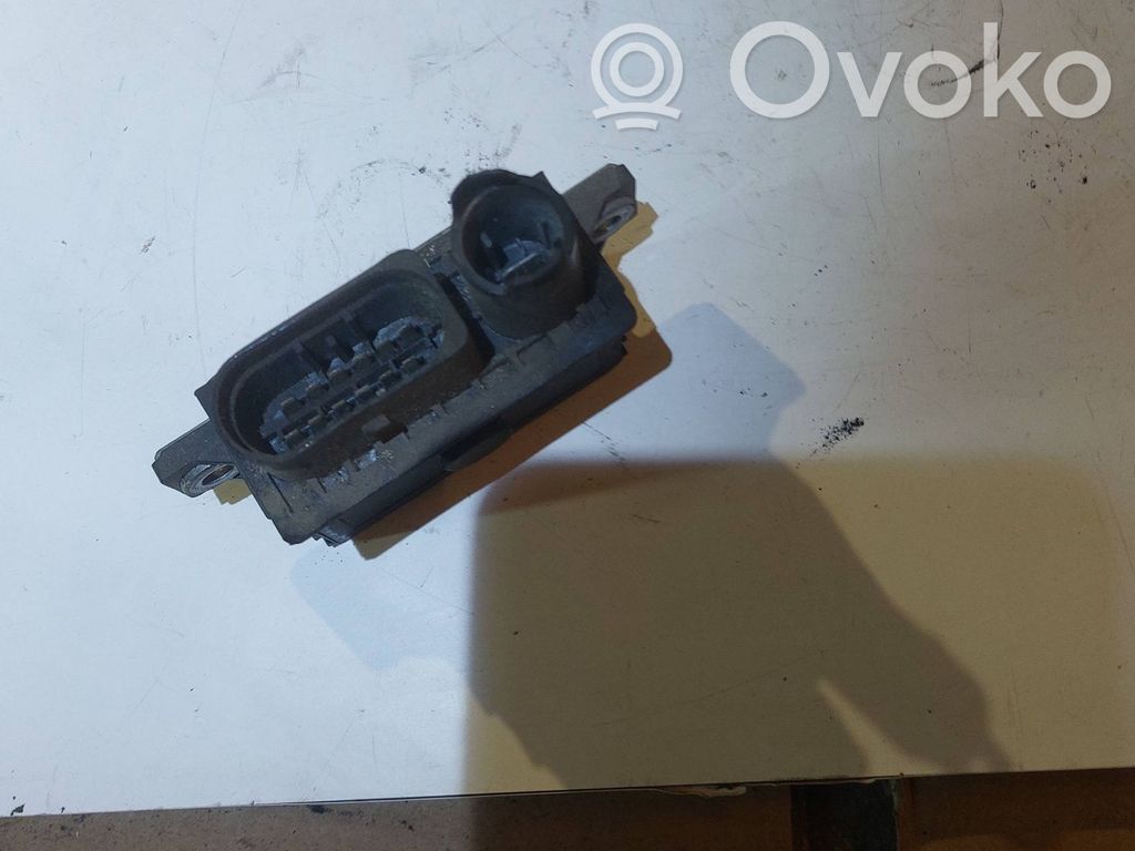 BMW 3 E46 Kvēlsveču relejs 
