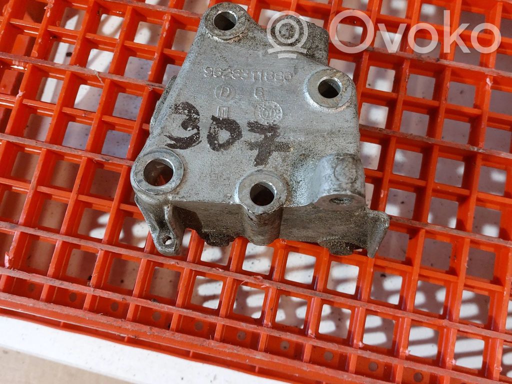 Peugeot 307 Engine mounting bracket 