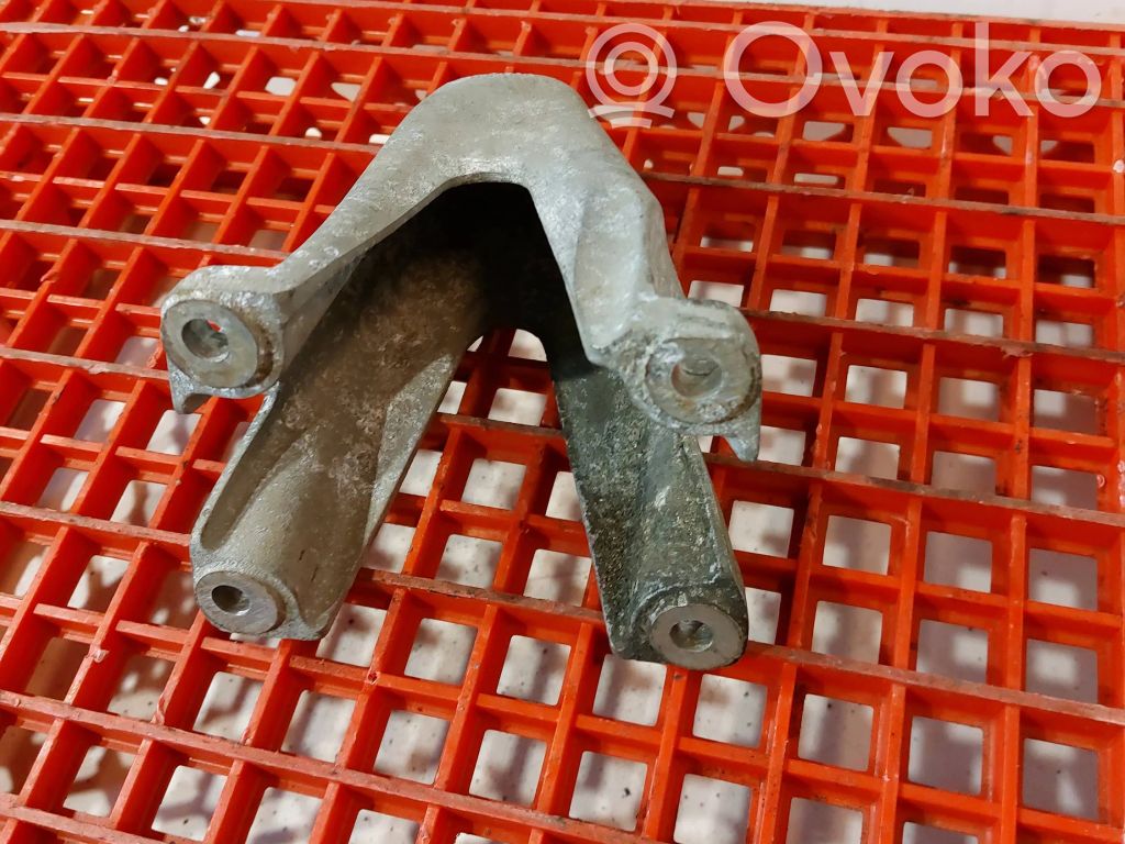 Audi A8 S8 D3 4E Engine mounting bracket 