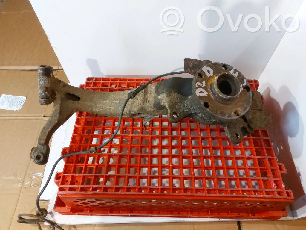 Audi A8 S8 D2 4D Fuso a snodo con mozzo ruota anteriore 