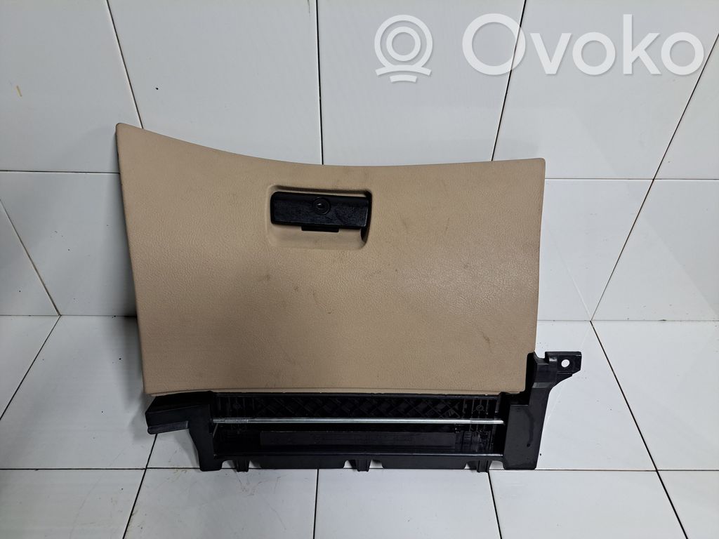 Glove box