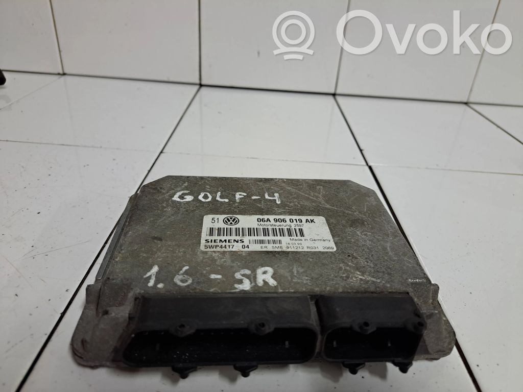 Volkswagen Golf IV Engine control unit/module 