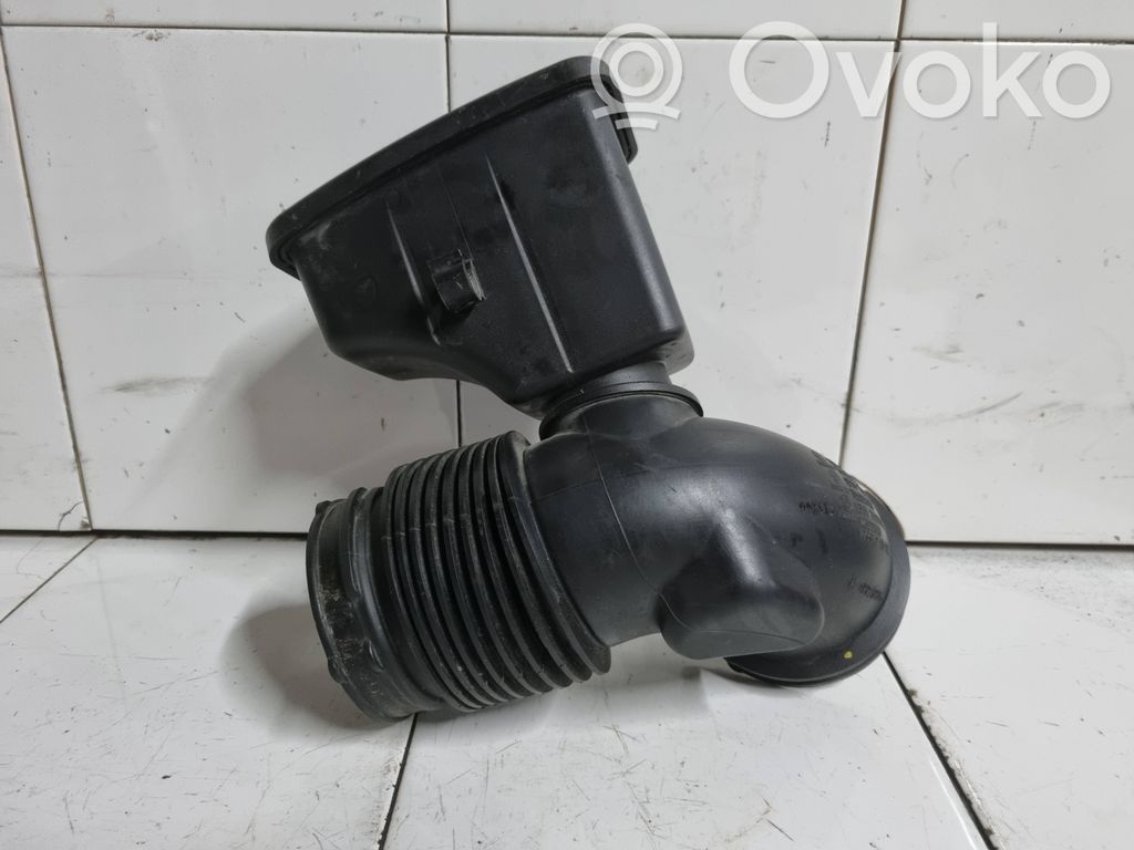 BMW 5 E60 E61 Air intake duct part 
