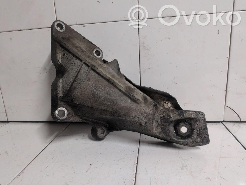 BMW 5 E60 E61 Engine mounting bracket 