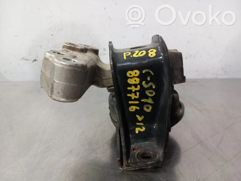 Peugeot 208 I Engine mounting bracket 