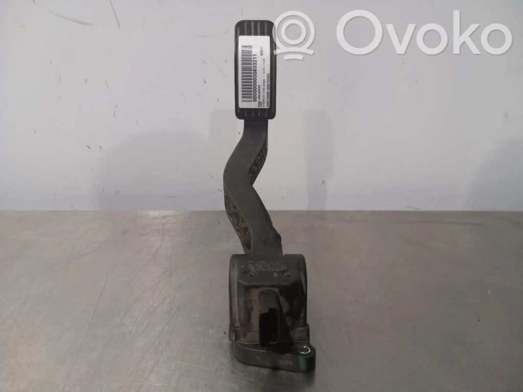Accelerator throttle pedal