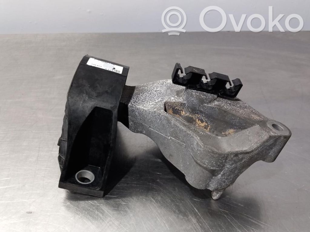 Renault Captur Engine mount bracket 