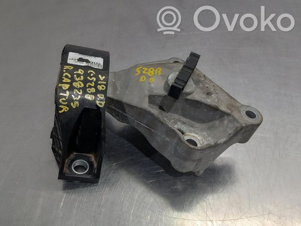 Renault Captur Engine mount bracket 