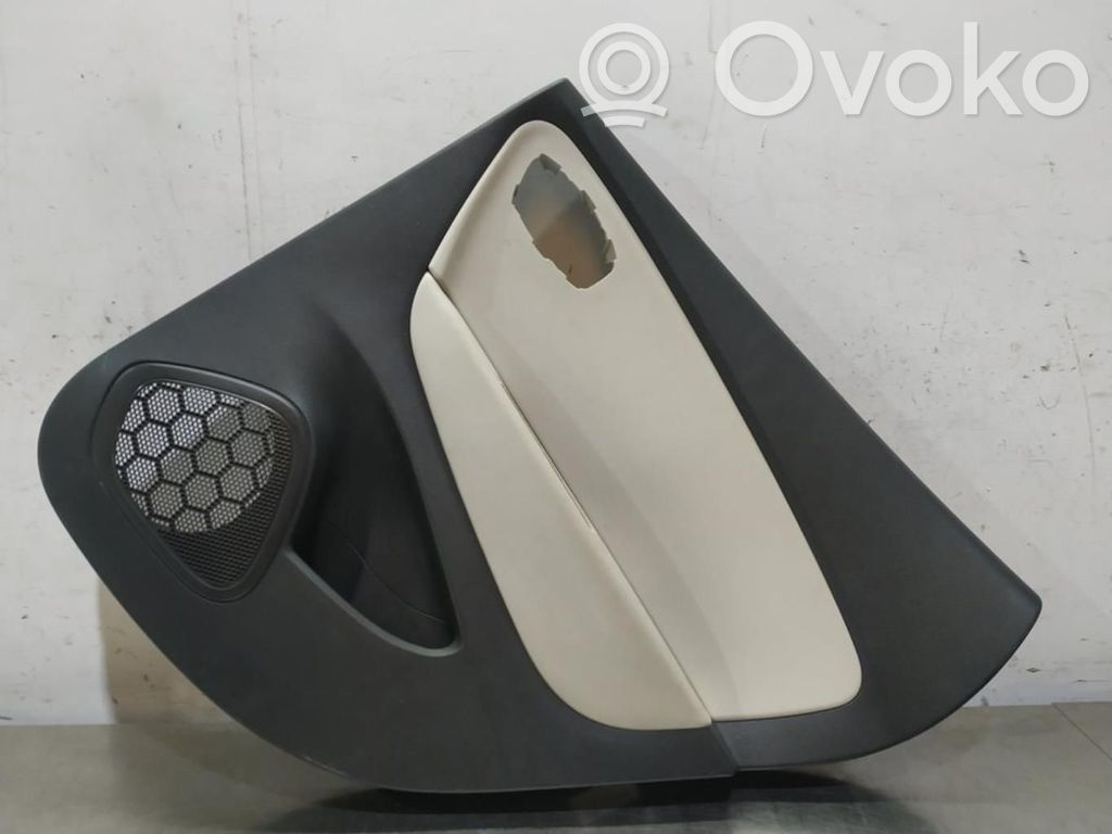 Renault Captur Apšuvums aizmugurējām durvīm 