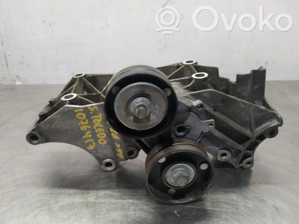 Seat Toledo I (1L) Engine mount bracket 